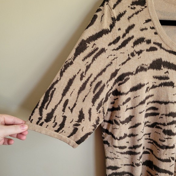 Lane Bryant Womens Cardigan Size 14/16 Animal Print Short Sleeves Four Buttons - Picture 5 of 6